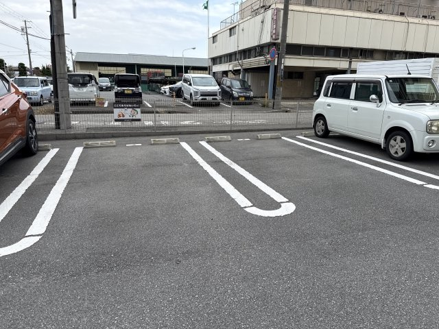 ヴィラ・ウィステリア広畑の駐車場
