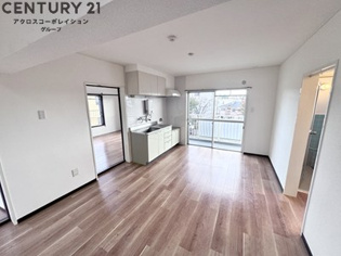 洋室と合わせて使用できる広々としたダイニング