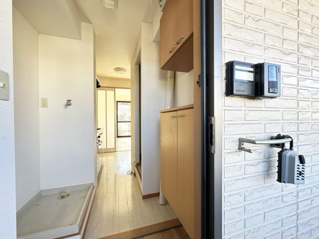 ミントグリーンの玄関