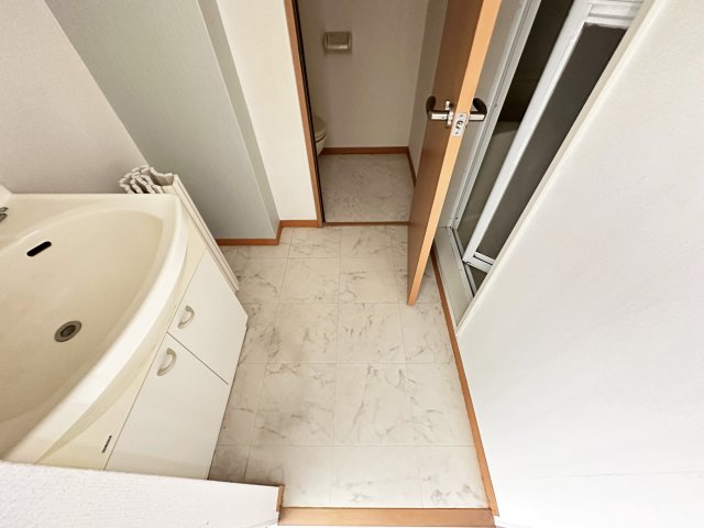 ミントグリーンの洗面所