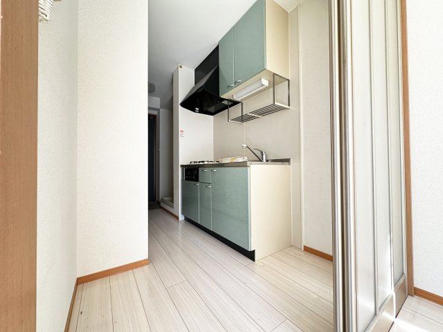 ミントグリーンのキッチン