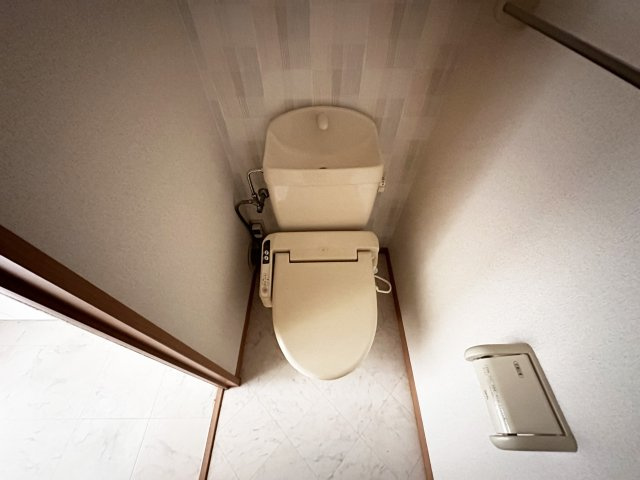 ミントグリーンのトイレ