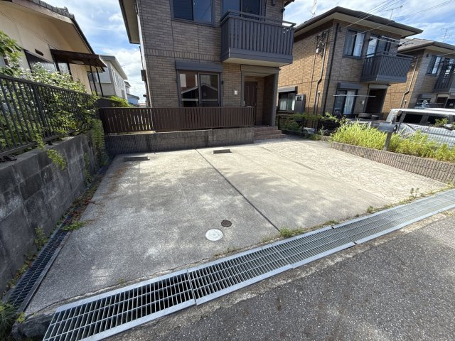 柚垣様戸建ⅡA棟の駐車場