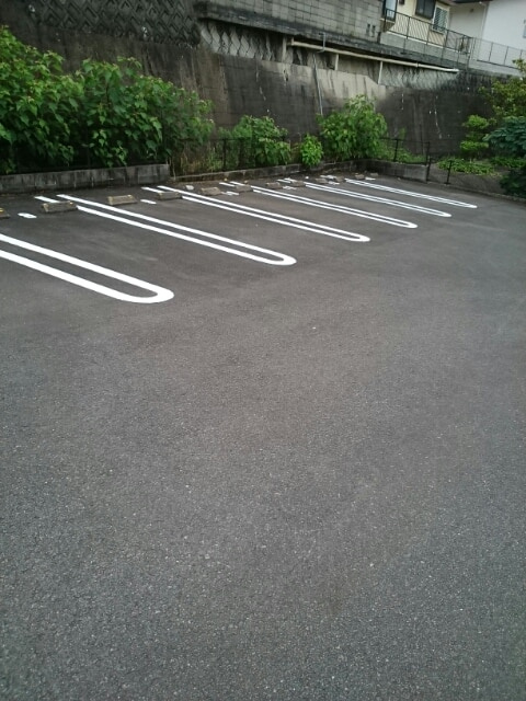 グリーンヒル三城Bの駐車場