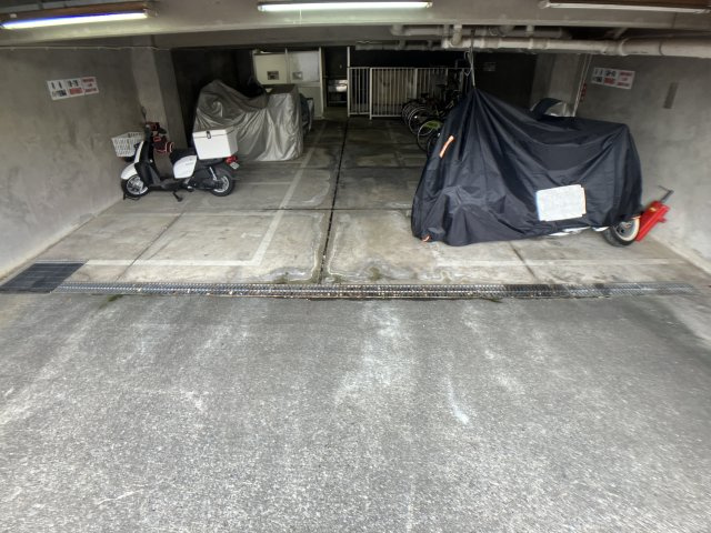 メゾン平田の駐車場