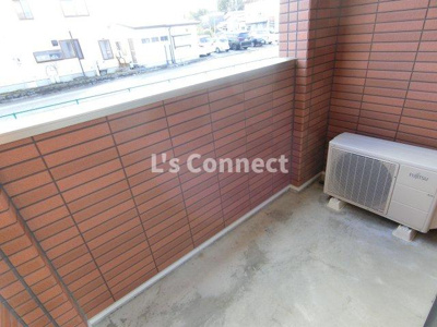 【バルコニー】 | ハピネス休塚 | 晴れた日には洗濯物もたくさん干せます。