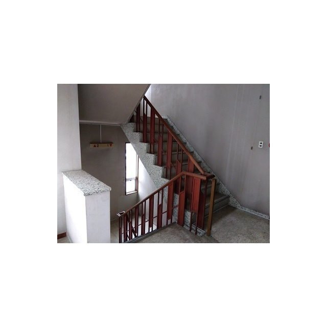 大垣市旭町５丁目の事務所のその他|階段