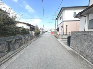 【前面道路含む現地写真】
