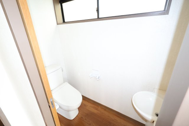 本町　１丁目　貸店舗のトイレ
