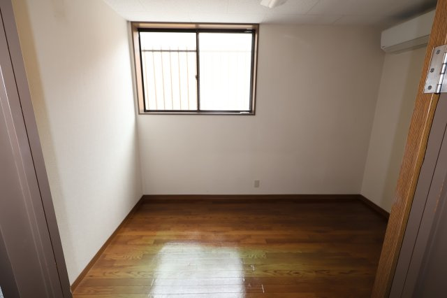 本町　１丁目　貸店舗の洋室