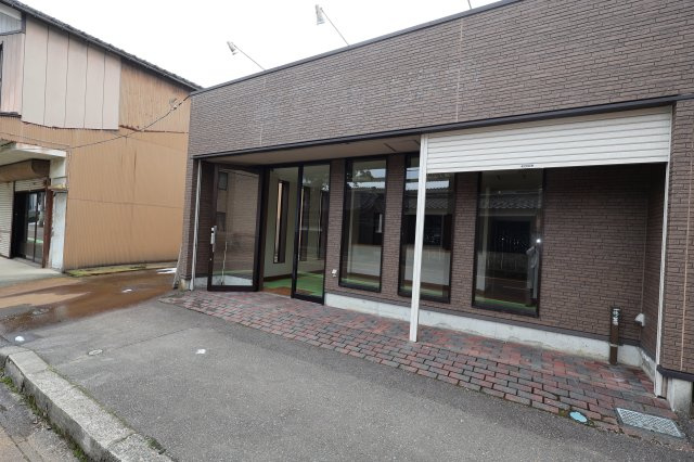 本町　１丁目　貸店舗の外観パース