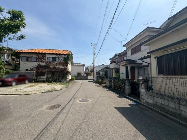 和歌山市鳴神　中古戸建の前面道路含む現地写真