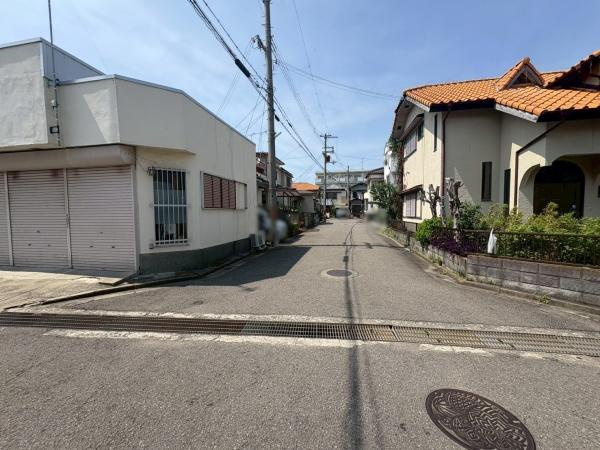 和歌山市鳴神　中古戸建の前面道路含む現地写真