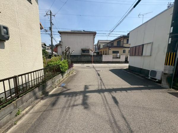 和歌山市鳴神　中古戸建の前面道路含む現地写真