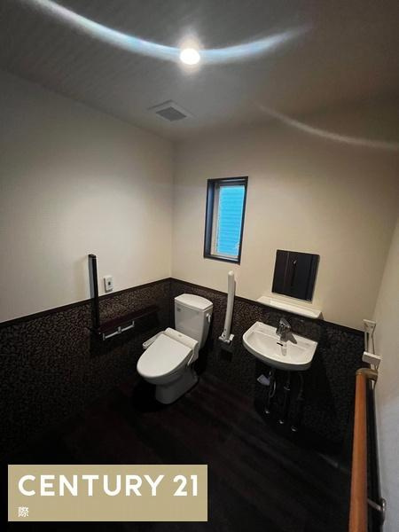 和歌山市小野町３丁目の店付住宅のトイレ