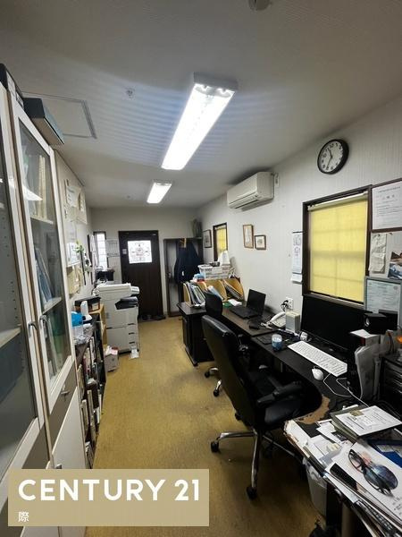 和歌山市小野町３丁目の店付住宅の洋室