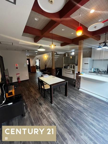 和歌山市小野町３丁目の店付住宅の居間・リビング