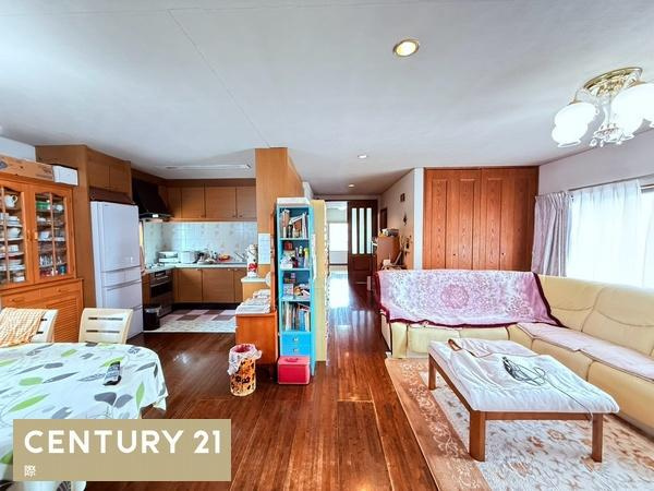 和歌山市元町奉行丁１丁目の店付住宅の居間・リビング