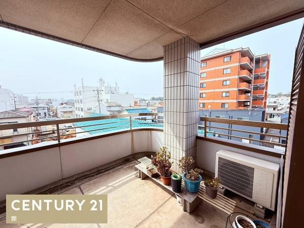 和歌山市元町奉行丁１丁目の店付住宅のバルコニー