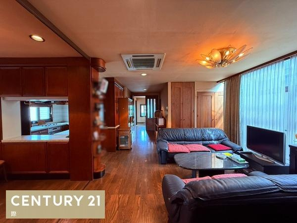 和歌山市元町奉行丁１丁目の店付住宅の居間・リビング