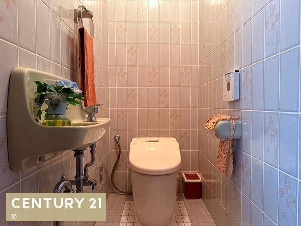 和歌山市元町奉行丁１丁目の店付住宅のトイレ