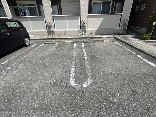 サン　クレメントＢの駐車場