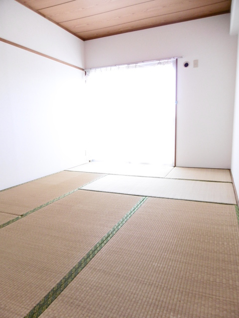 高松ビル【10,000円キャッシュバック対象物件】の和室|い草の香りが落ち着く素敵な和室です