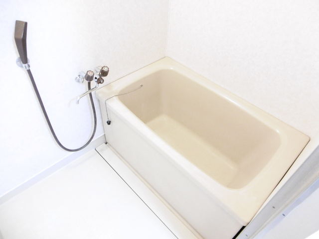 高松ビル【10,000円キャッシュバック対象物件】の浴室|落ち着いた空間のお風呂です