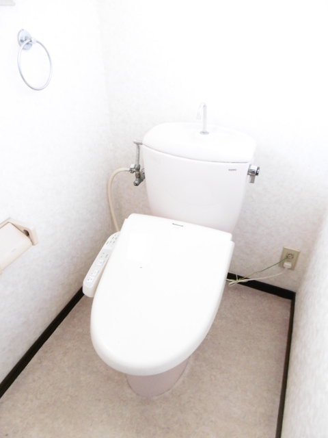 高松ビル【10,000円キャッシュバック対象物件】のトイレ|清潔感のあるトイレです