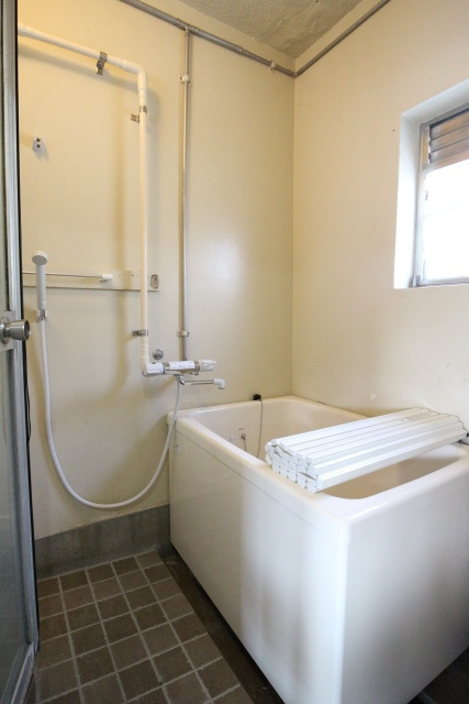 グレースタカツキ3号棟の浴室|きれいなお風呂です