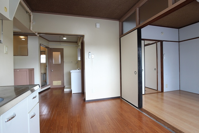 グレースタカツキ3号棟の居間・リビング|使いやすい居間です