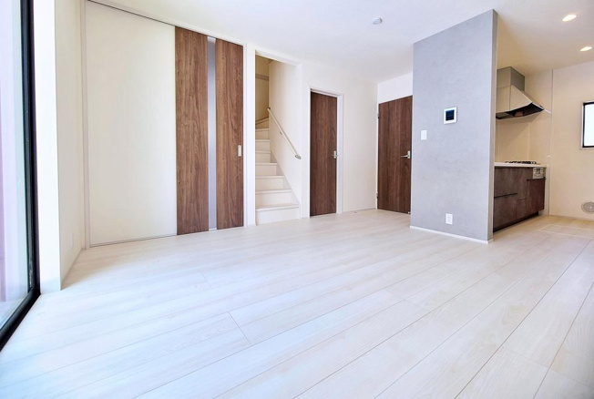 【居間・リビング】 | 【Livele Garden.S】小平市仲町第四 | 水回り集中設計で家事時短♪お料理をしながら洗濯もできる家事ラクプランです。