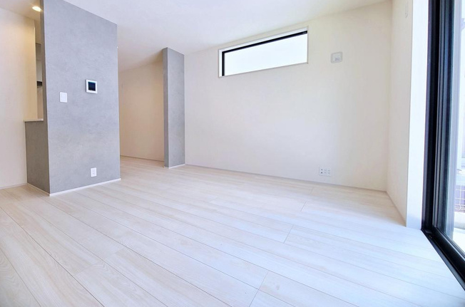 【居間・リビング】 | 【Livele Garden.S】小平市仲町第四 | 採光良好なリビングは、ご家族の憩いの空間。居心地の良い快適な安らぎの場所にもなりそうです。