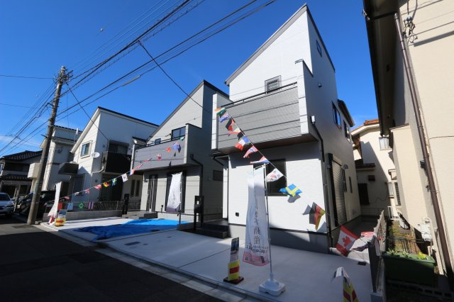 【外観】 | 【Livele Garden.S】小平市仲町第四 | 来訪者を映像で確認できるTVモニター付きインターホン有り。来訪者を確認してから会話ができるため、無用な訪問販売などもシャットアウトできます。

