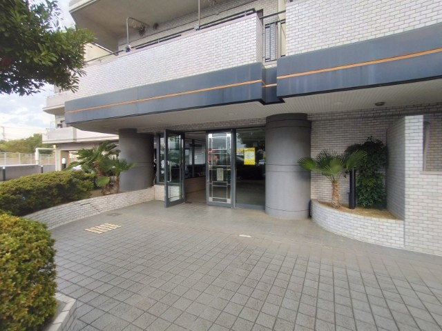 ワコーレ越谷のエントランス