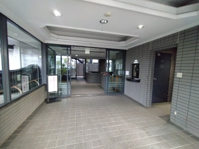 ワコーレ越谷のエントランス