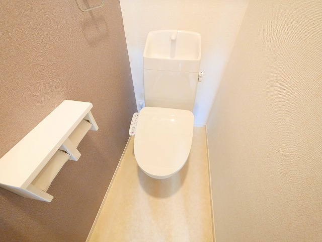 カルム敷島のトイレ|落ち着いた色調のトイレです