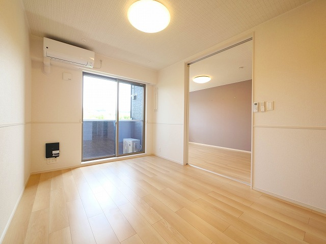 カルム敷島の内装|明るい室内です