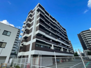 ユンヌ・ホワイエの画像