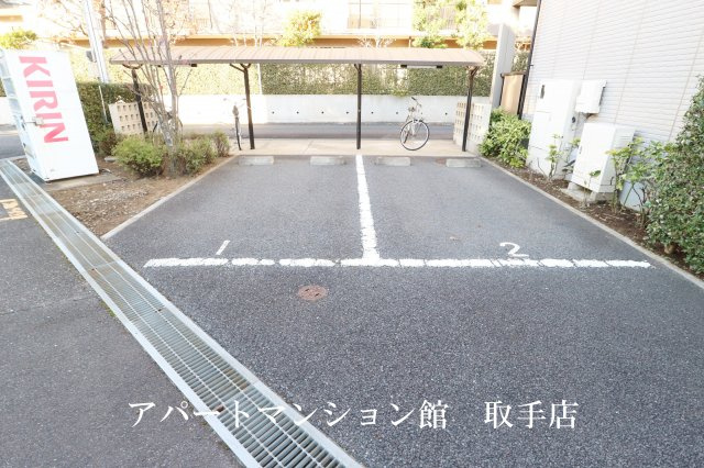 アルファタウン天王台Ａの駐車場
