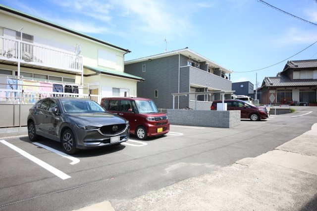 コンウィステリアの駐車場
