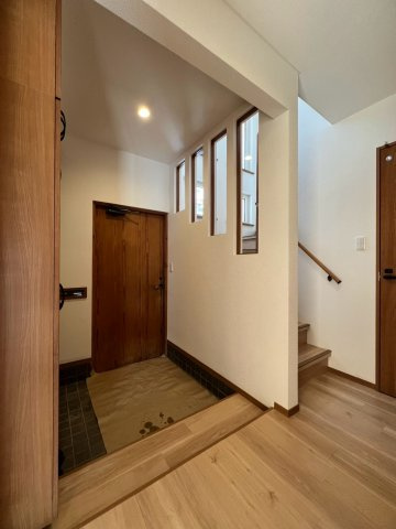 南沢2条2丁目の玄関|戸建ならではの広々とした玄関！