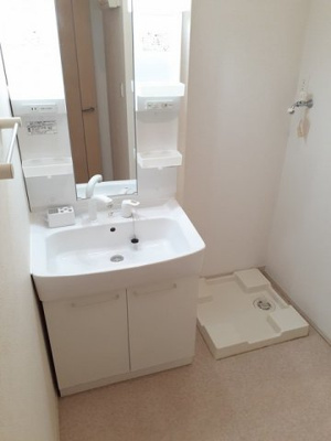 【洗面所】 | オーシャン　グレイスＮ | 広い洗面スペース