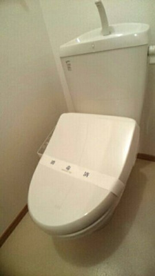 【トイレ】 | メディオ・アネーロ　Ａ | トイレです