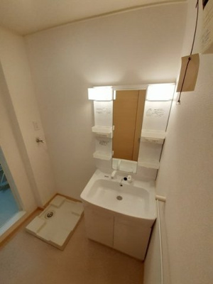 【洗面所】 | シュープリーム | 脱衣スペースもあります