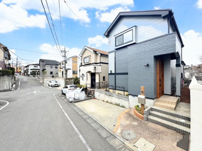 【前面道路含む現地写真】 | ◆横浜市緑区上山中古住宅◆ | ◆前面道路も幅員があり車の運転も安心！前面道路は閑静な住宅地。車通りの少ない道路です。お子様にも安心です。