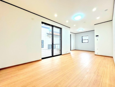 【居間・リビング】 | ◆横浜市緑区上山中古住宅◆ | ◆リビングは一日中太陽の光が射し込みます。家族が集まる空間は、自然と笑顔が溢れます！