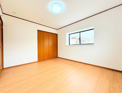 【洋室】 | ◆横浜市緑区上山中古住宅◆ | ◆気持ちの良い風が室内へ入り込む居室。家具を配置しても広々ご利用いただけます！！