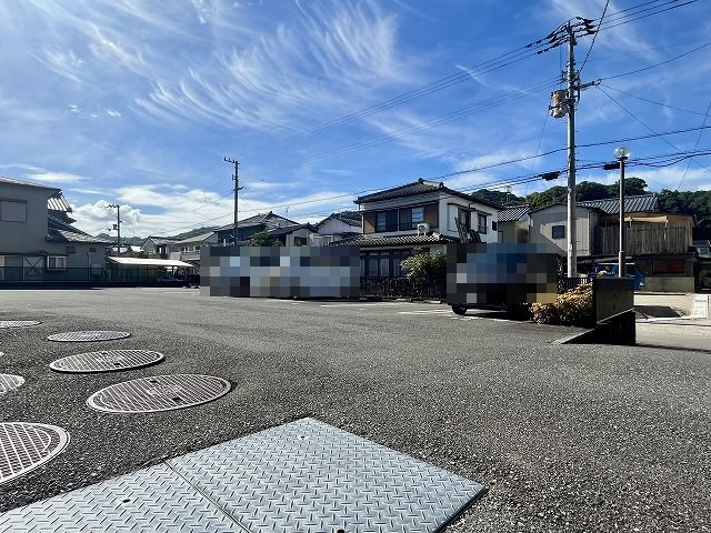 シャルマン枝川の駐車場