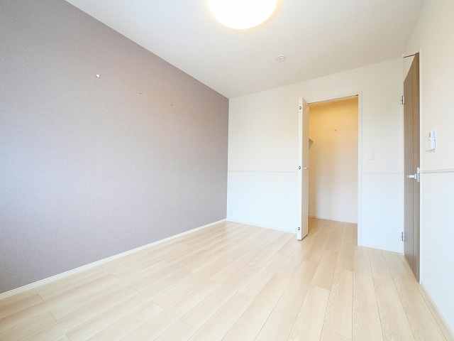 カルム敷島の寝室|落ち着いて過ごせるお部屋なので、寝室にいかがでしょうか